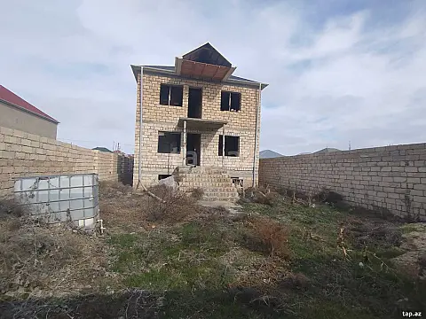 Satılır 5 otaqlı həyət evi