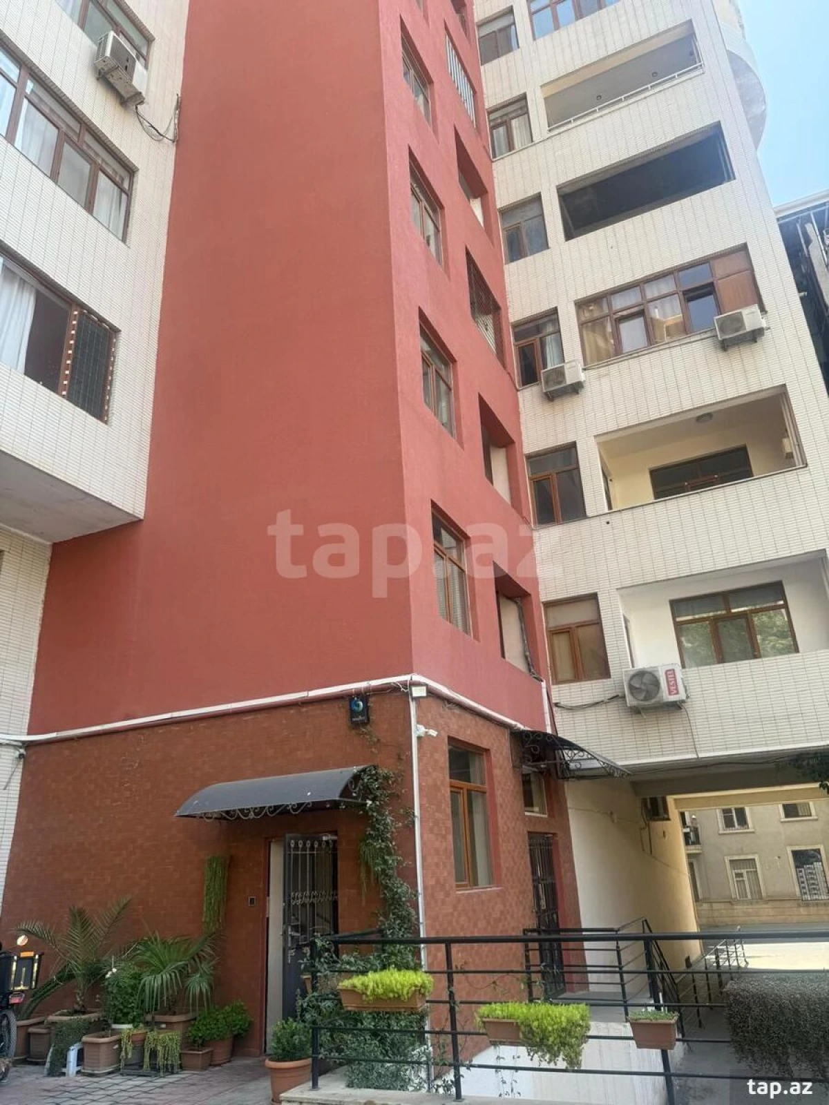 Kirayə verilir 3 otaqlı yeni tikili 160 m²