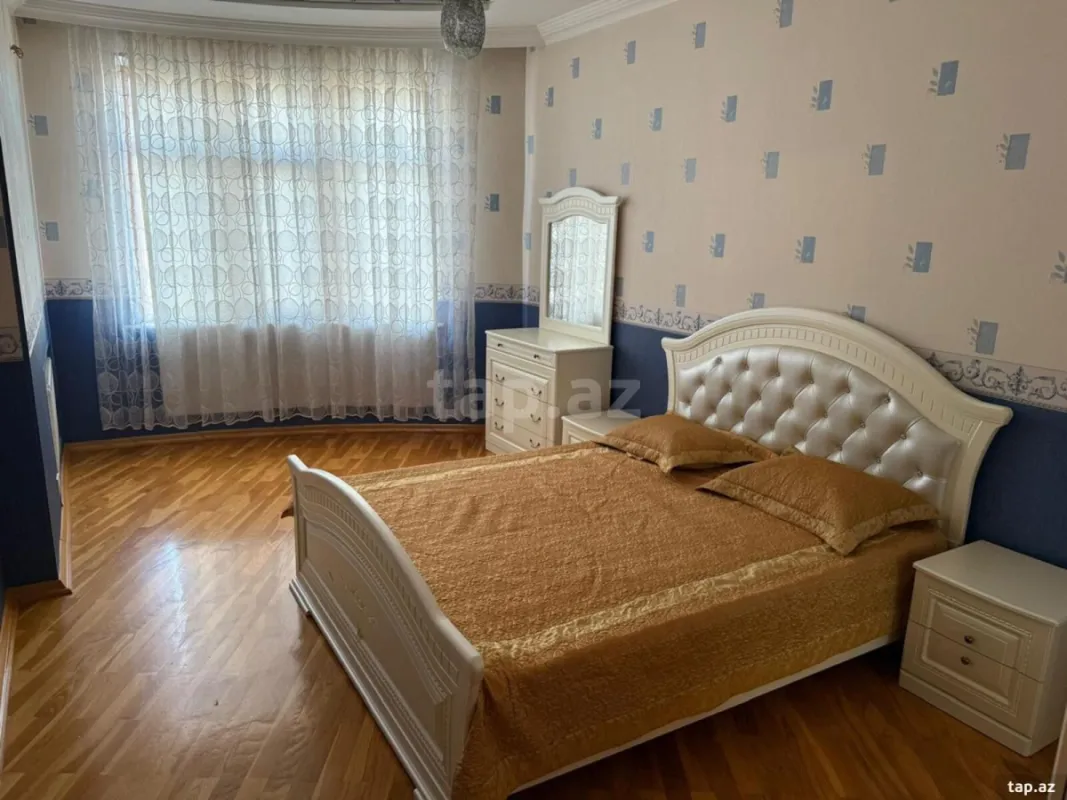 Kirayə verilir 3 otaqlı yeni tikili 160 m²