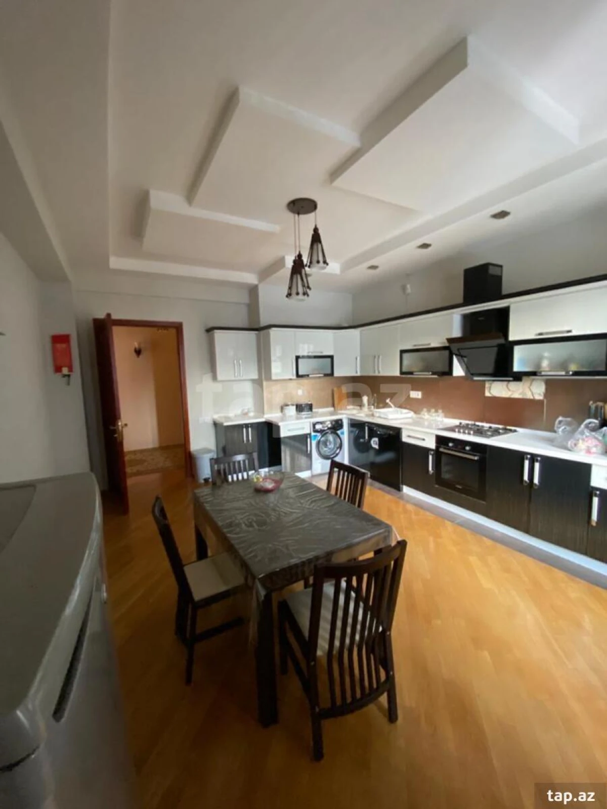 Kirayə verilir 4 otaqlı yeni tikili 210 m²