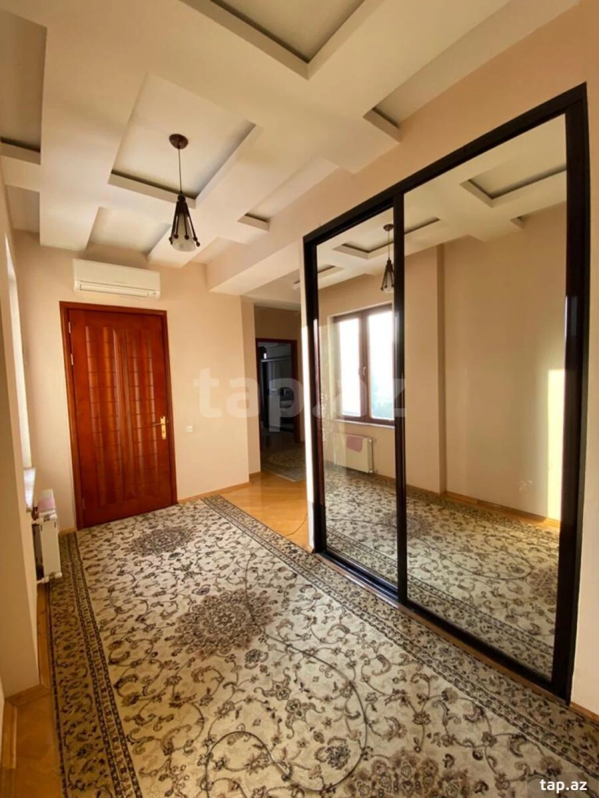 Kirayə verilir 4 otaqlı yeni tikili 210 m²