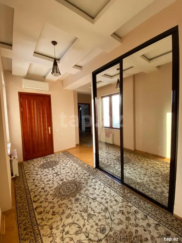 Kirayə verilir 4 otaqlı yeni tikili 210 m²