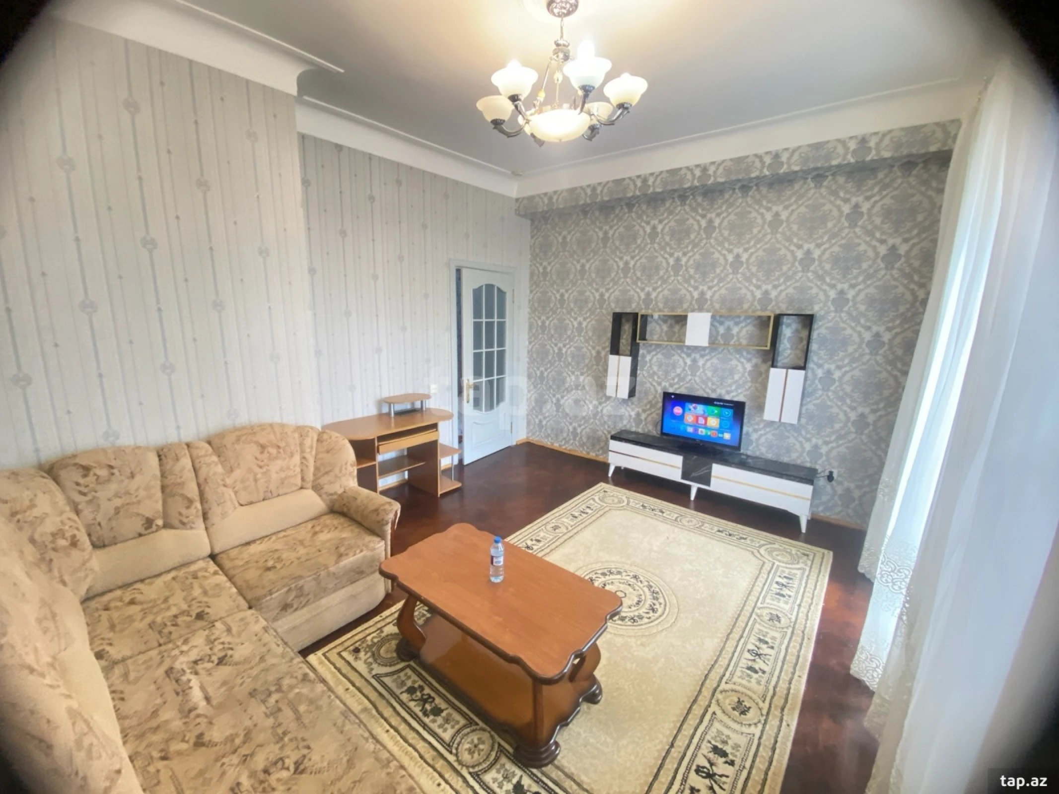 Kirayə verilir 3 otaqlı yeni tikili 130 m²