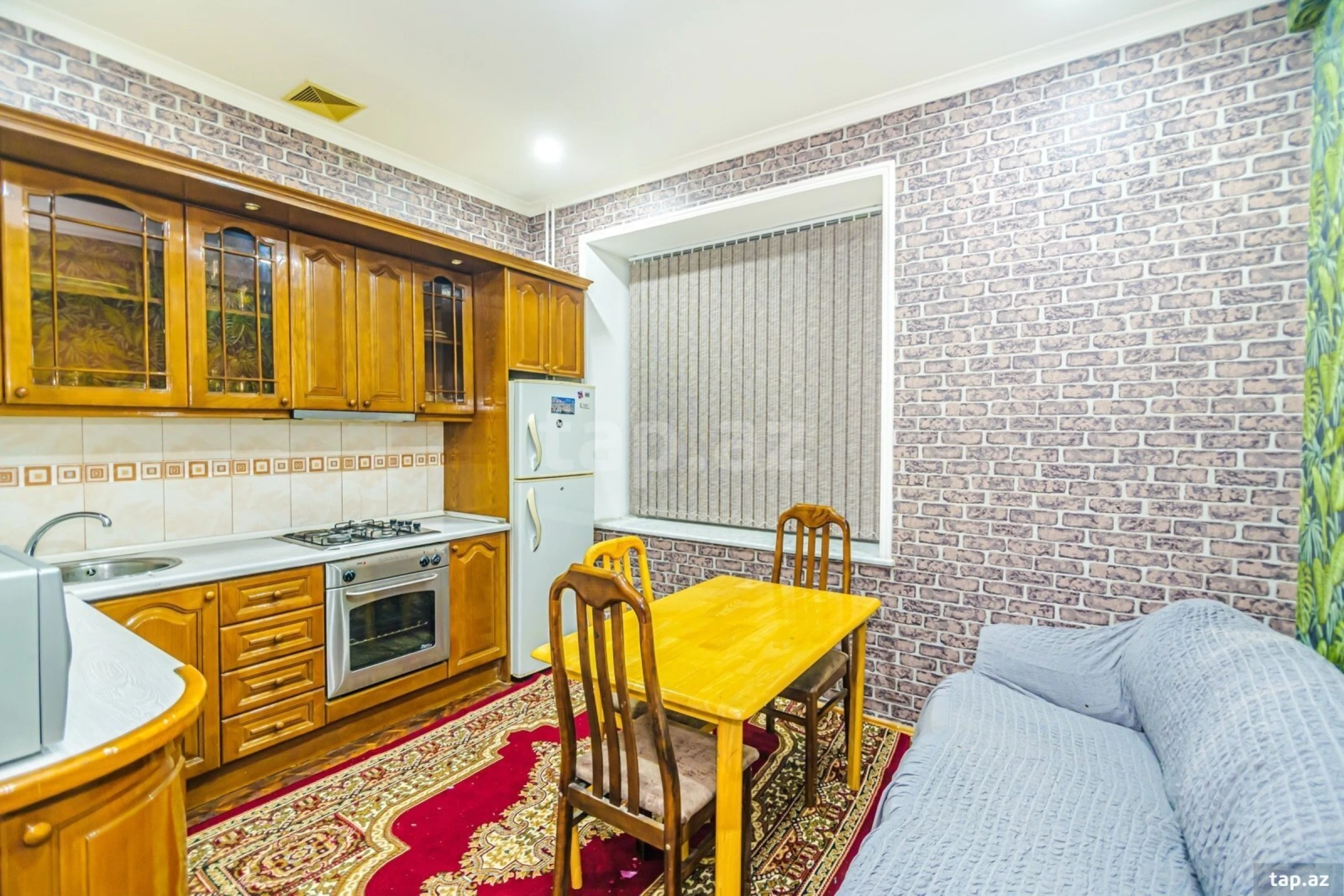 Kirayə verilir 3 otaqlı yeni tikili 130 m²