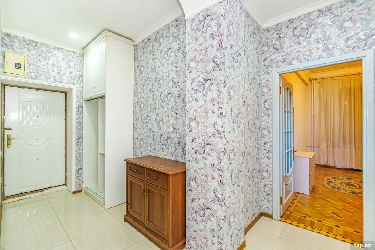 Kirayə verilir 3 otaqlı yeni tikili 130 m²