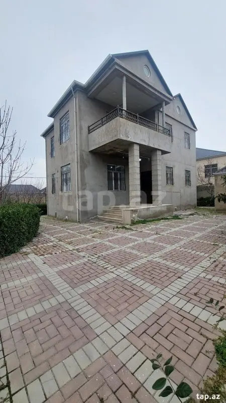 Satılır 5 otaqlı həyət evi 200 m²