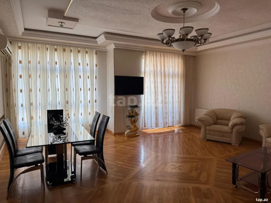 Kirayə verilir 3 otaqlı yeni tikili 160 m²