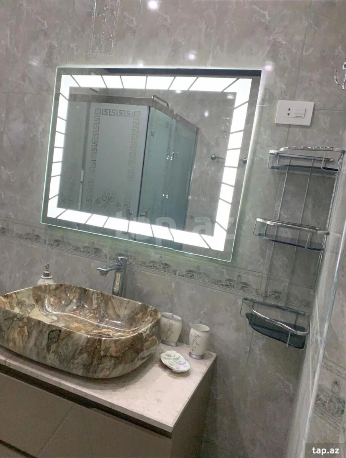 Kirayə verilir 3 otaqlı yeni tikili 160 m²