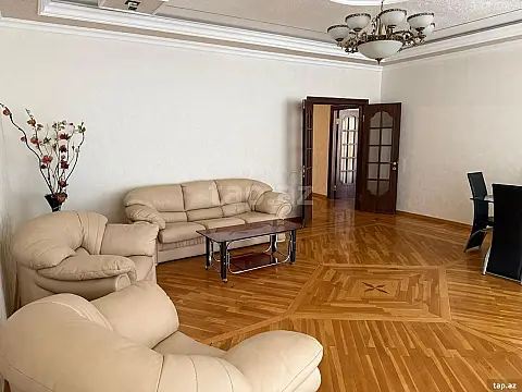 Kirayə verilir 3 otaqlı yeni tikili 160 m²