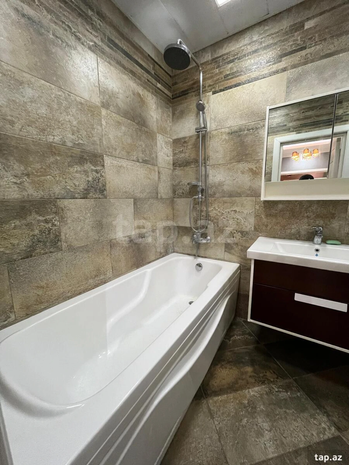 Kirayə verilir 3 otaqlı yeni tikili 104 m²