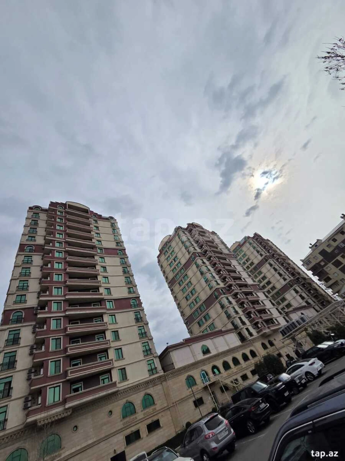 Kirayə verilir 3 otaqlı yeni tikili 150 m²