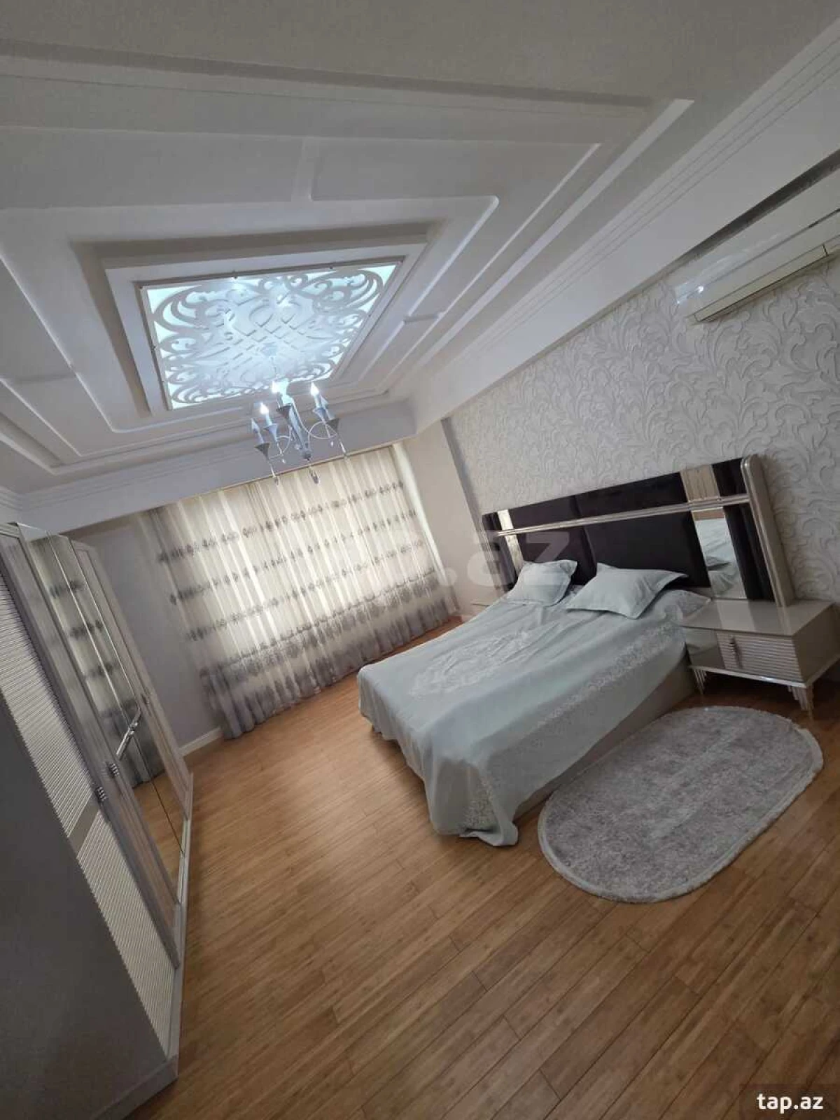 Kirayə verilir 3 otaqlı yeni tikili 150 m²