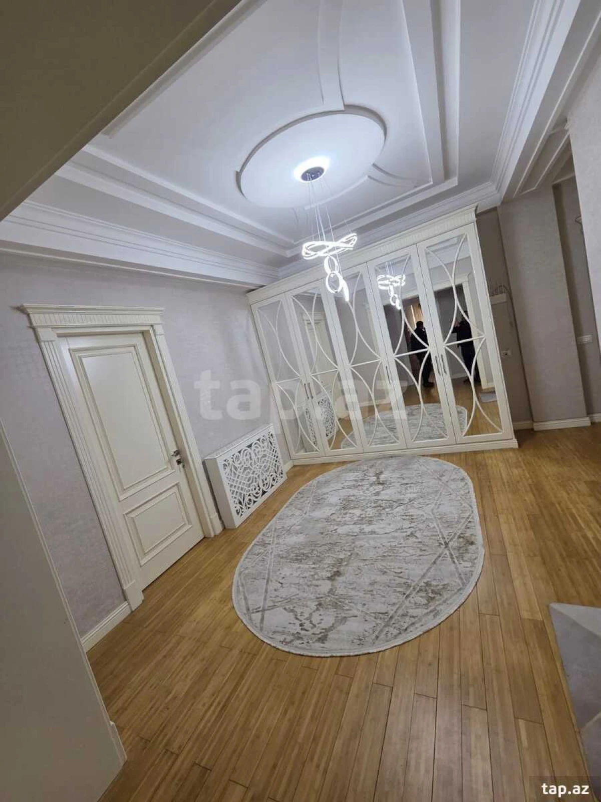 Kirayə verilir 3 otaqlı yeni tikili 150 m²