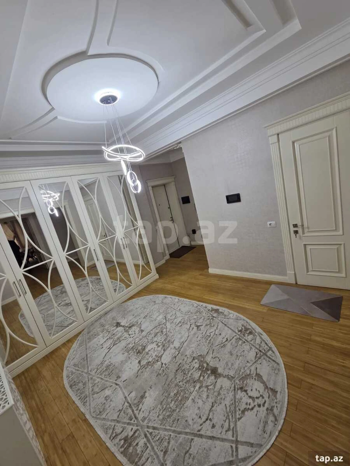 Kirayə verilir 3 otaqlı yeni tikili 150 m²