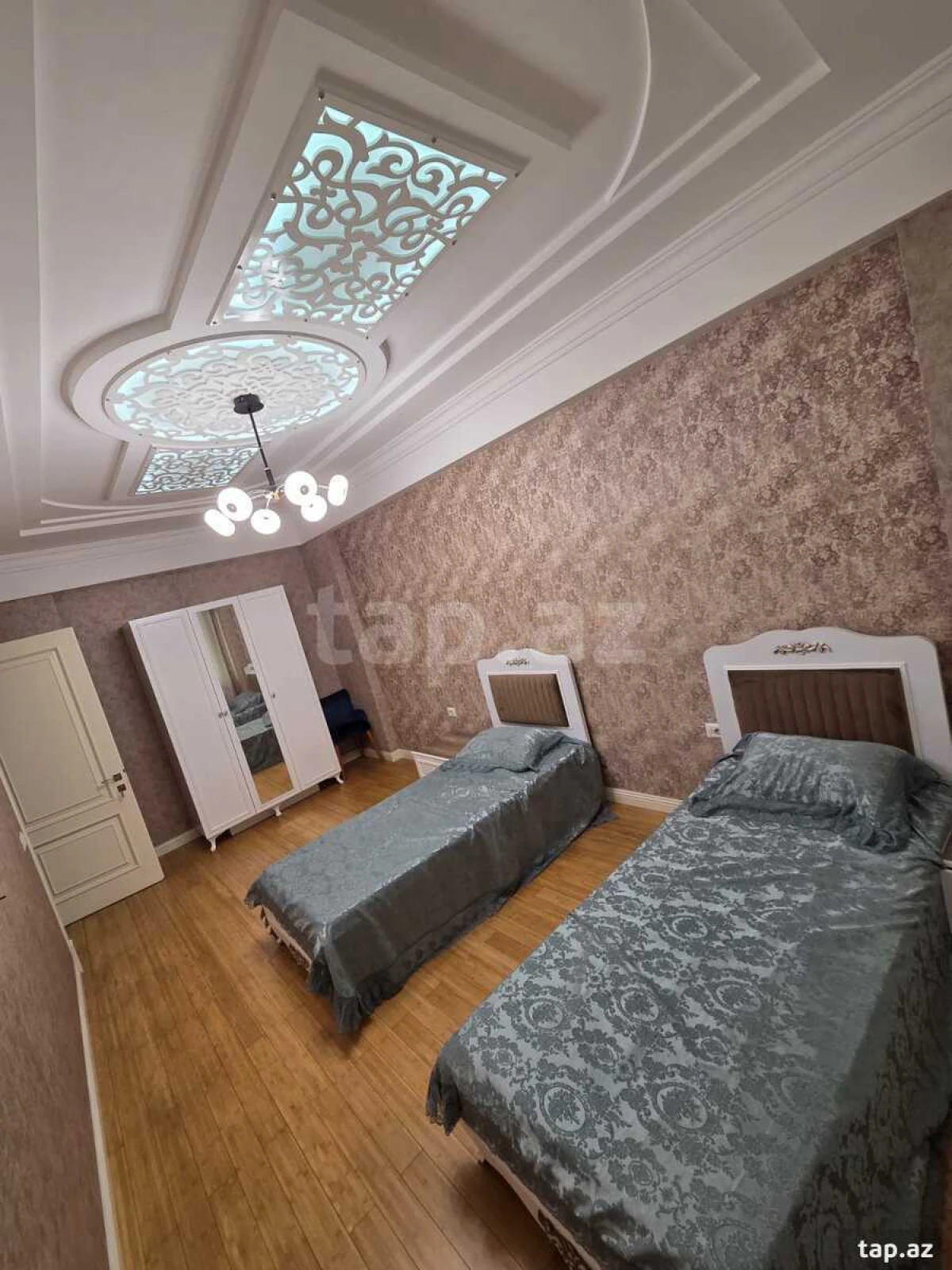 Kirayə verilir 3 otaqlı yeni tikili 150 m²