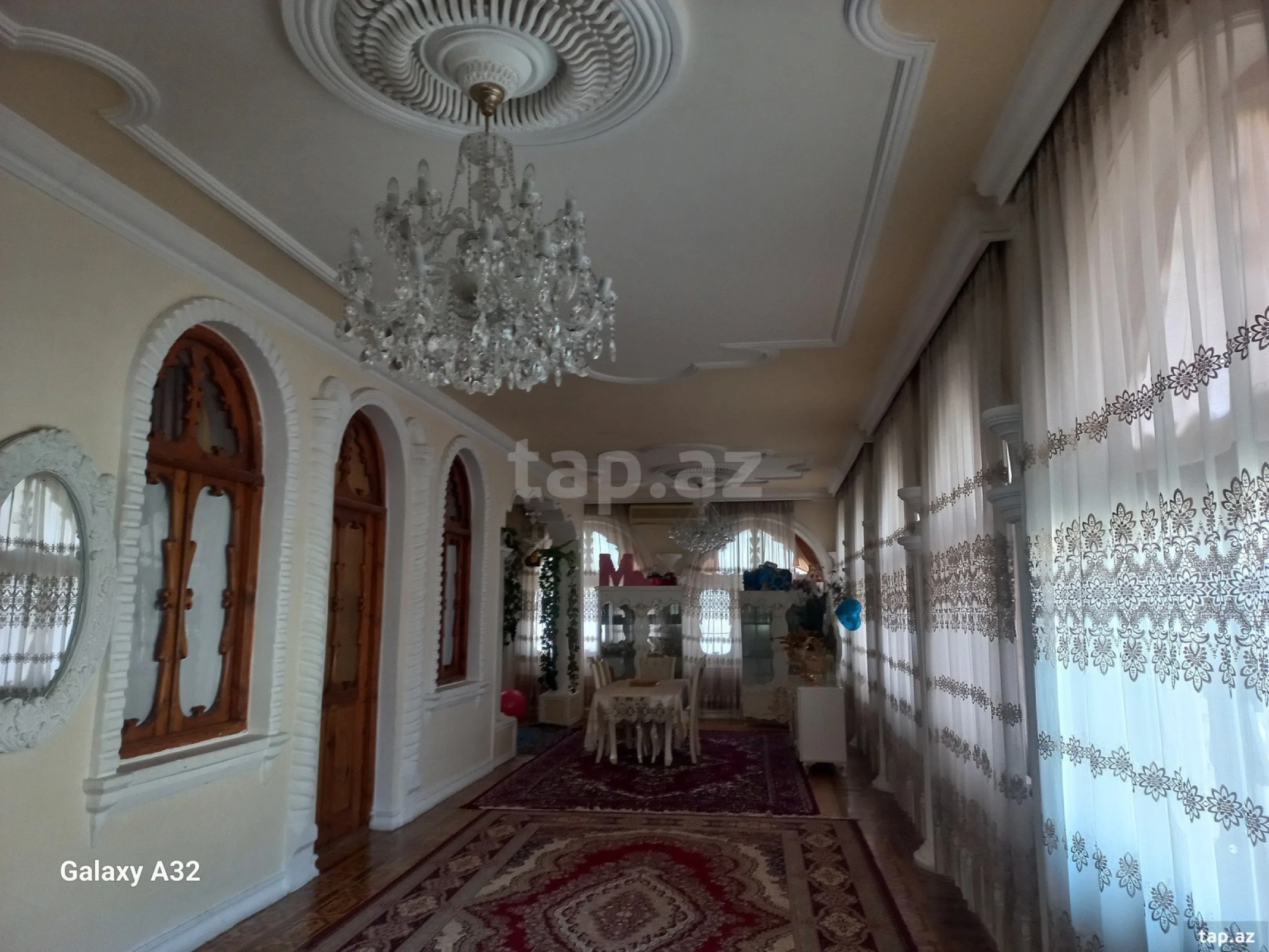 Satılır 14 otaqlı həyət evi