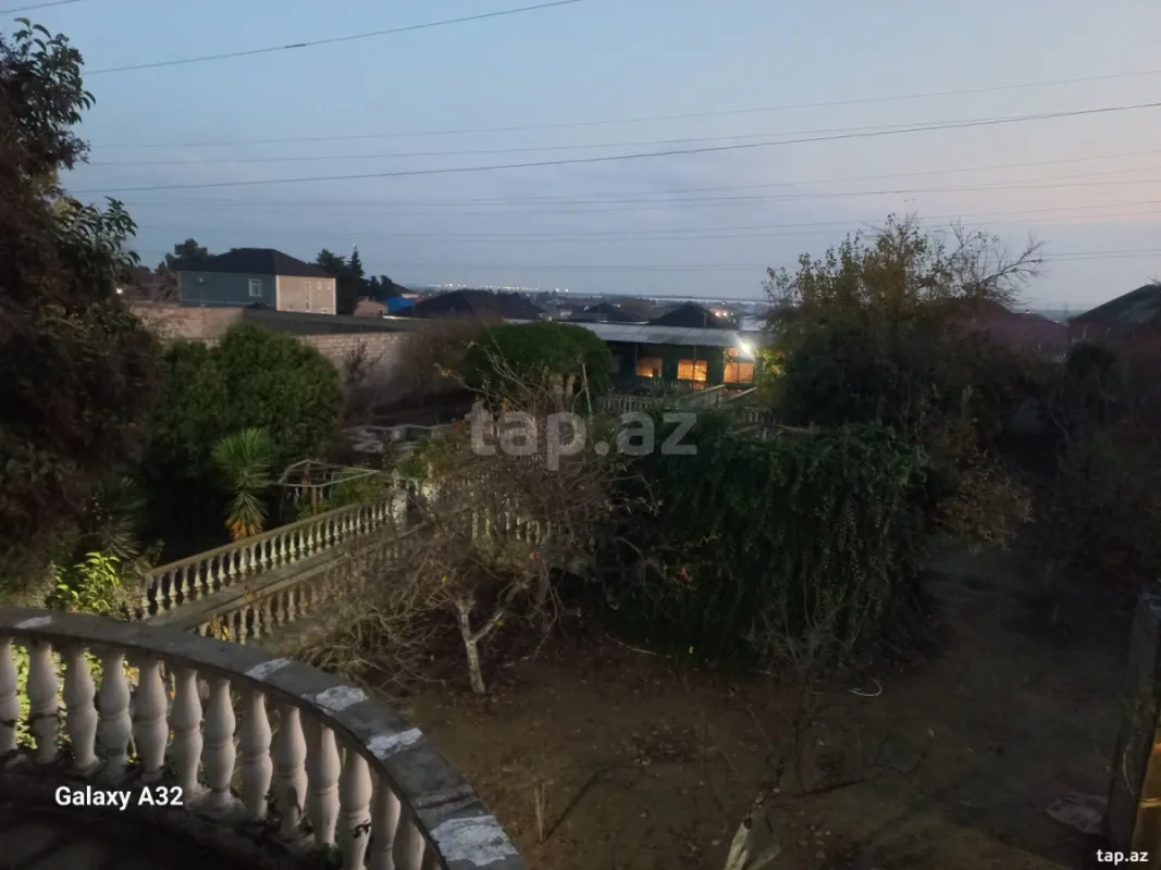 Satılır 14 otaqlı həyət evi