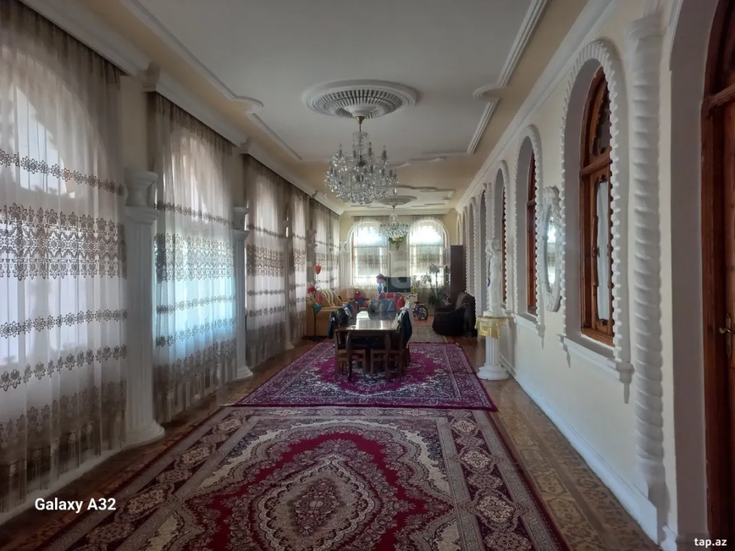 Satılır 14 otaqlı həyət evi