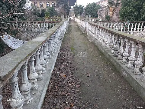 Satılır 14 otaqlı həyət evi