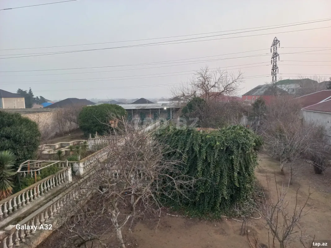 Satılır 14 otaqlı həyət evi
