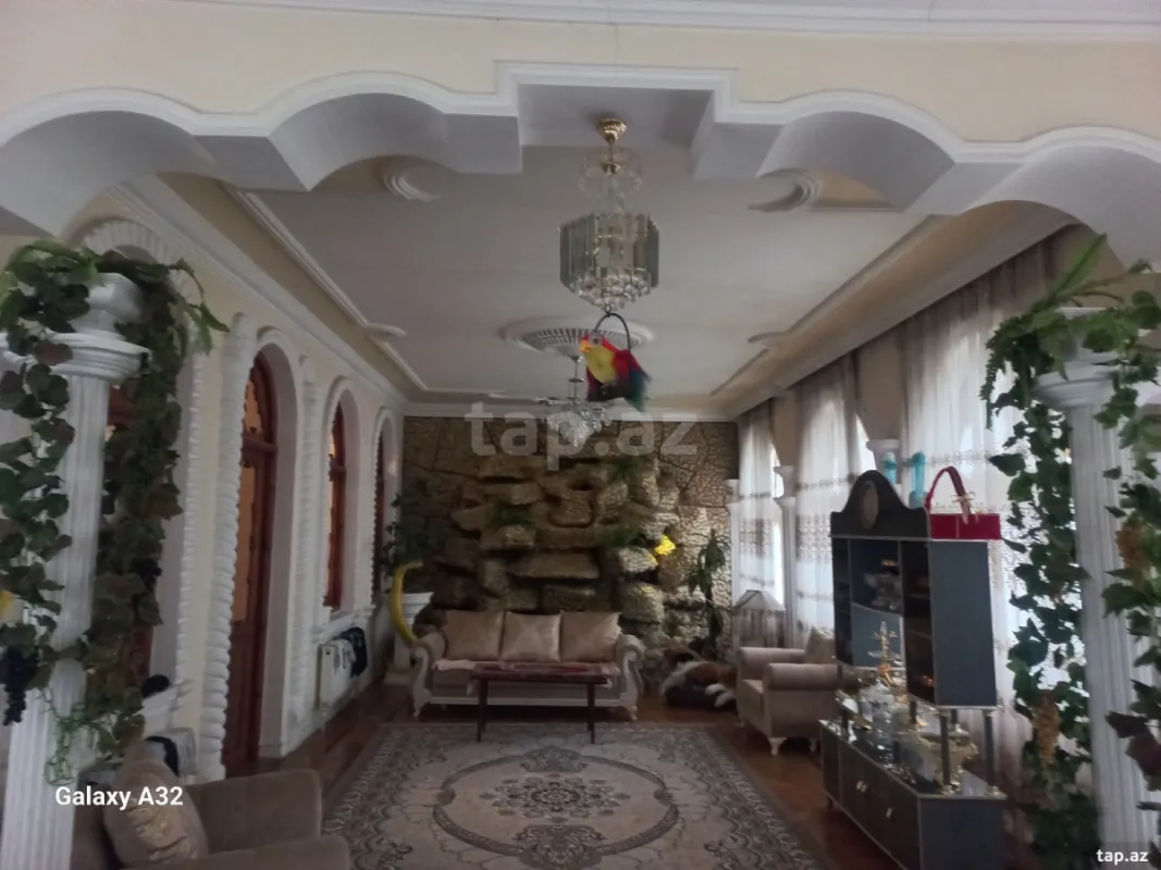 Satılır 14 otaqlı həyət evi
