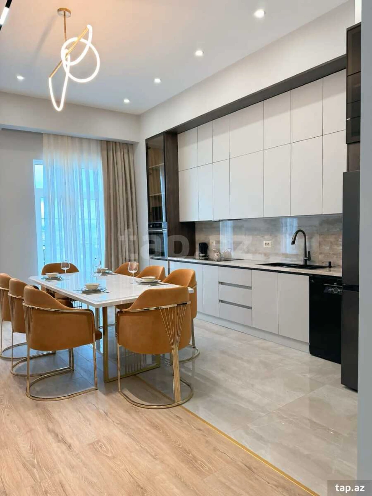 Kirayə verilir 3 otaqlı yeni tikili 125 m²