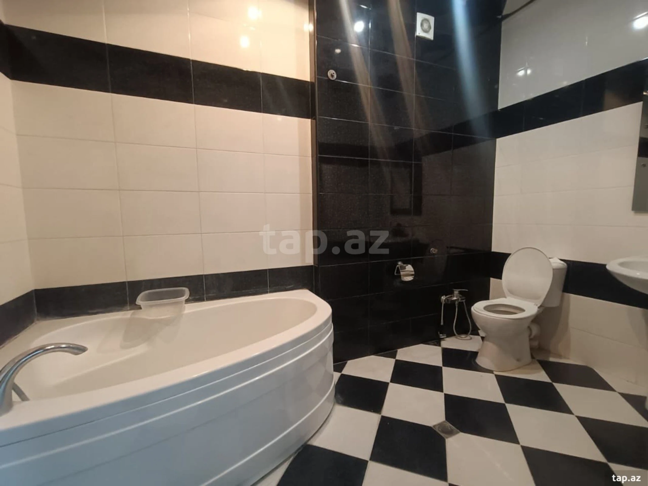 Kirayə verilir 3 otaqlı yeni tikili 95 m²