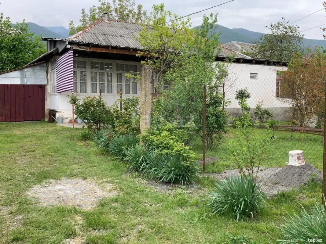 Satılır 4 otaqlı həyət evi 200 m²