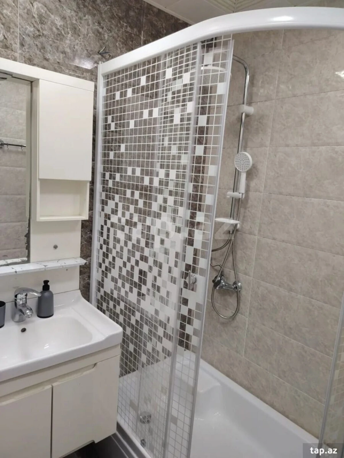 Kirayə verilir 2 otaqlı yeni tikili 65 m²