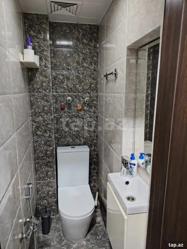 Kirayə verilir 2 otaqlı yeni tikili 65 m²