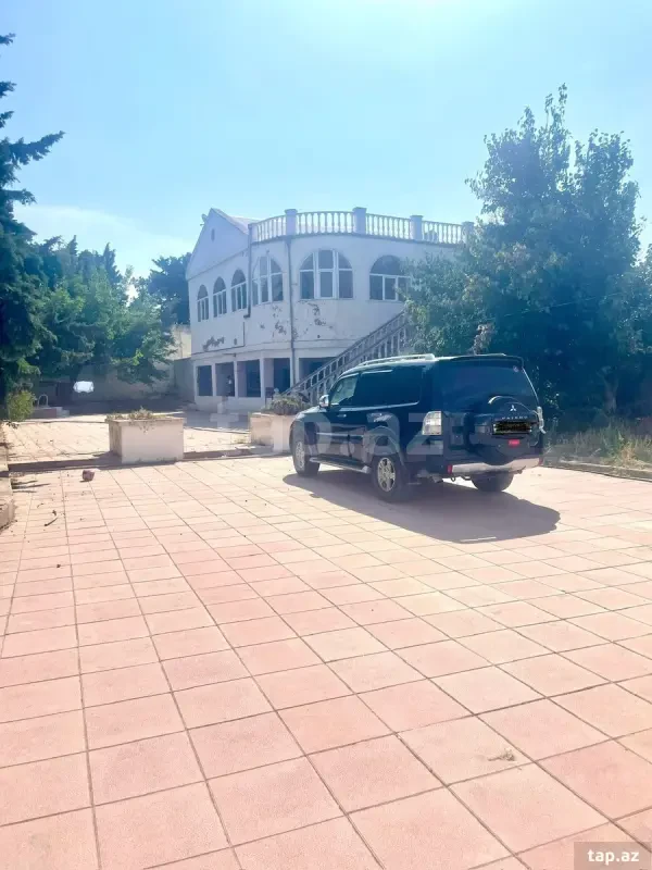 Satılır 10 otaqlı həyət evi 200 m²