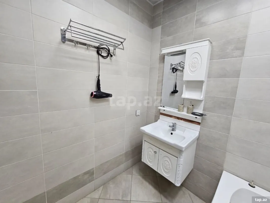 Kirayə verilir 5 otaqlı həyət evi