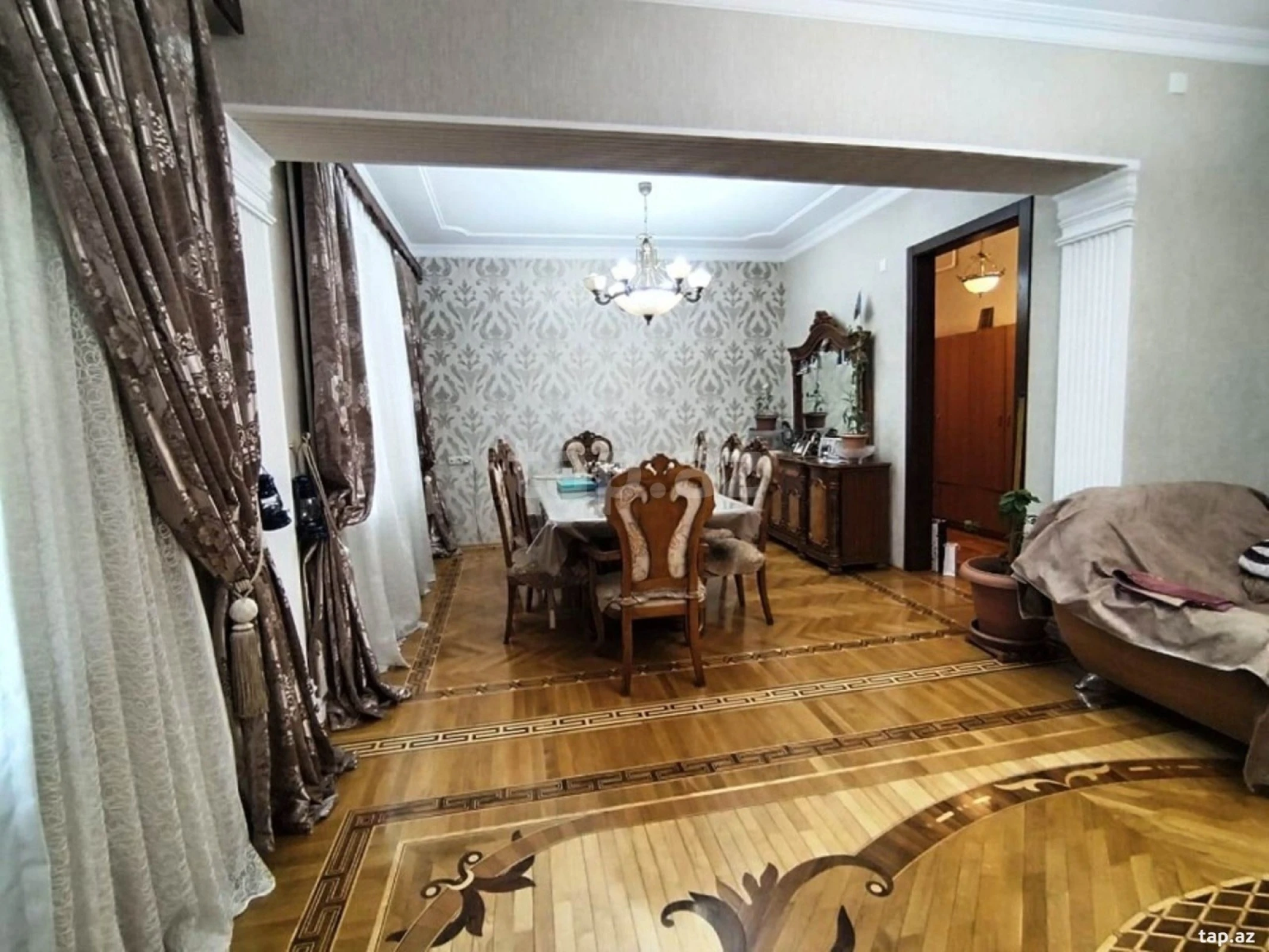 Satılır 5 otaqlı mənzil 150 m²