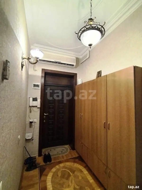 Satılır 5 otaqlı mənzil 150 m²