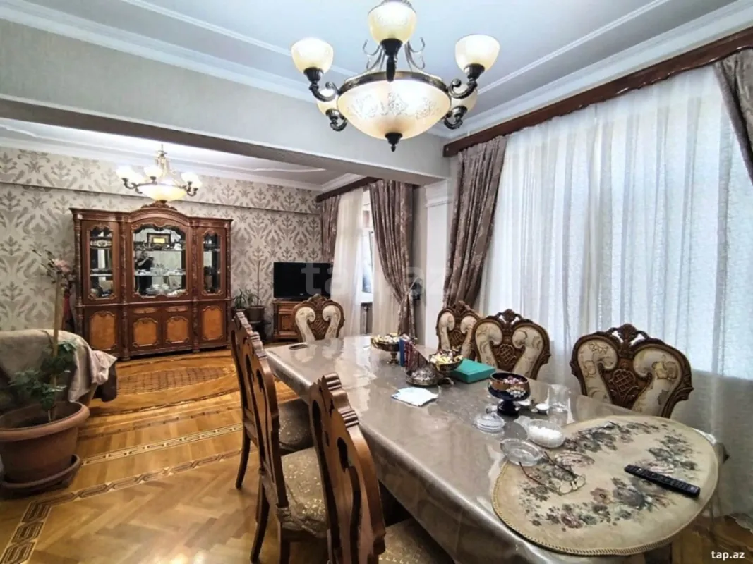 Satılır 5 otaqlı mənzil 150 m²