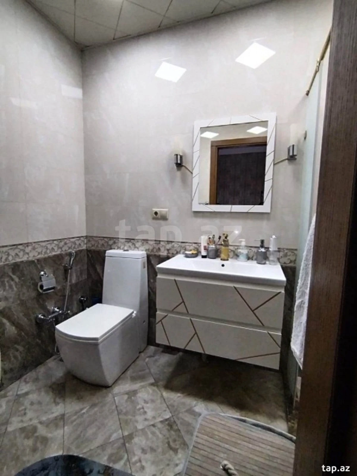 Satılır 5 otaqlı mənzil 150 m²