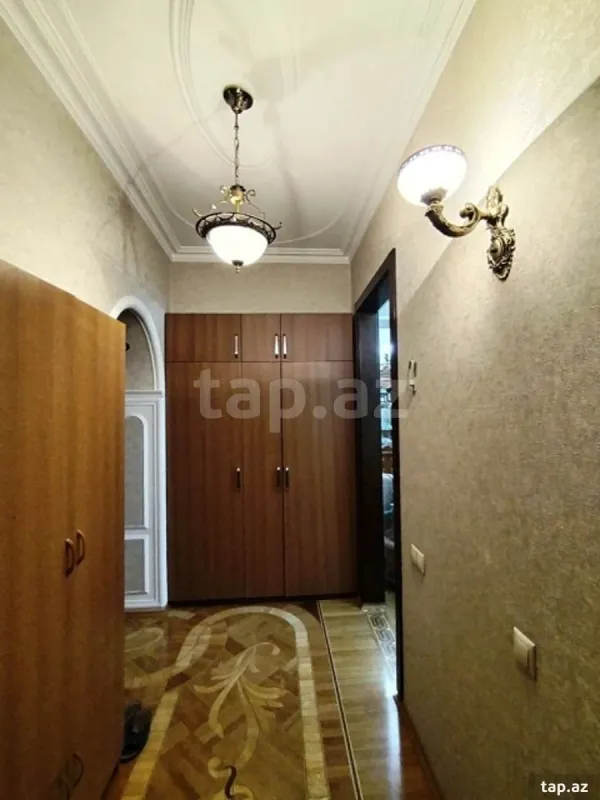Satılır 5 otaqlı mənzil 150 m²