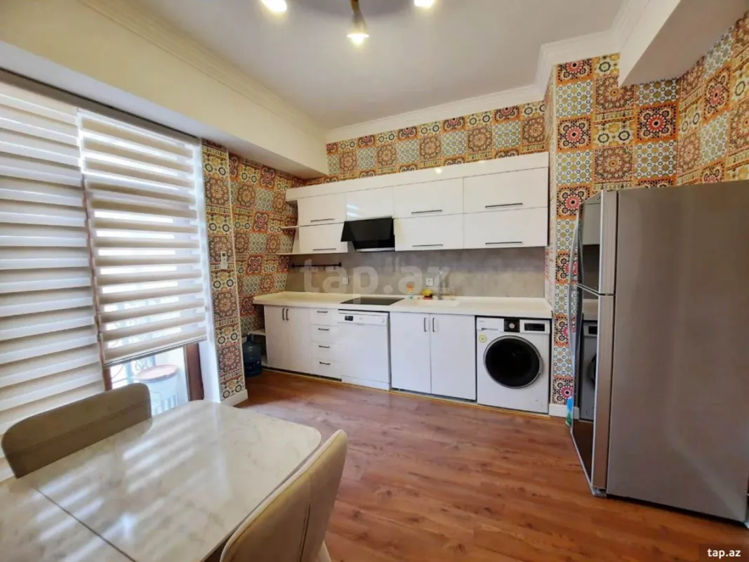 Kirayə verilir 4 otaqlı yeni tikili 160 m²