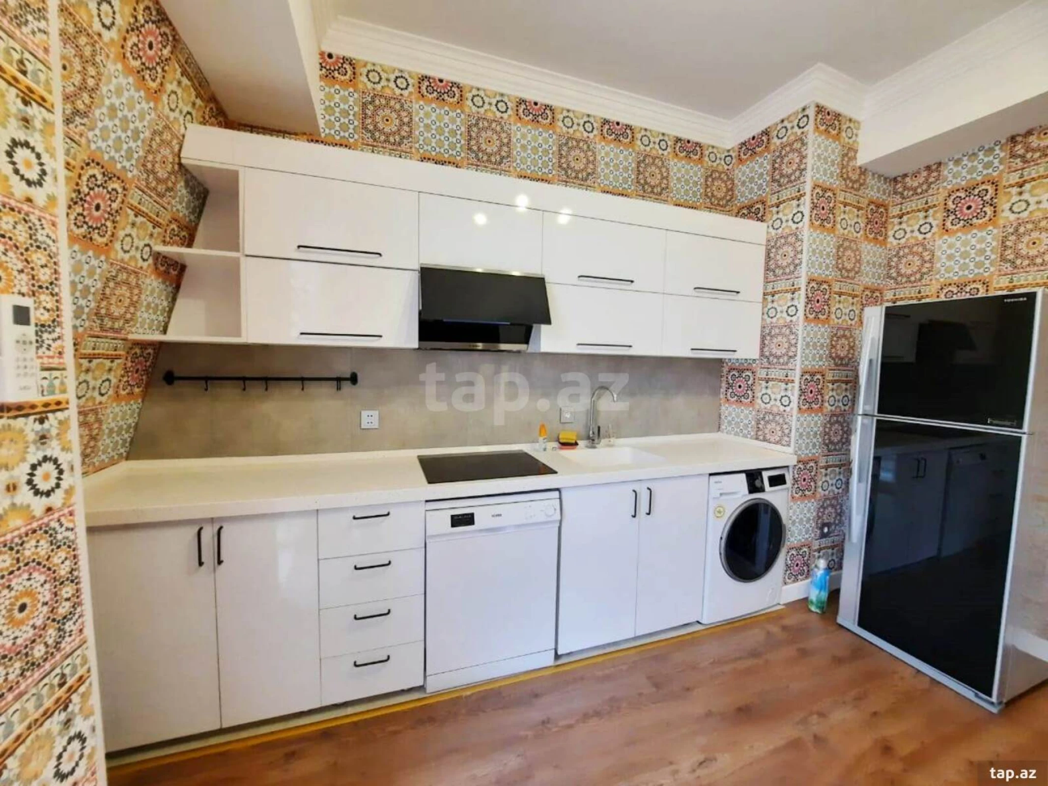 Kirayə verilir 4 otaqlı yeni tikili 160 m²