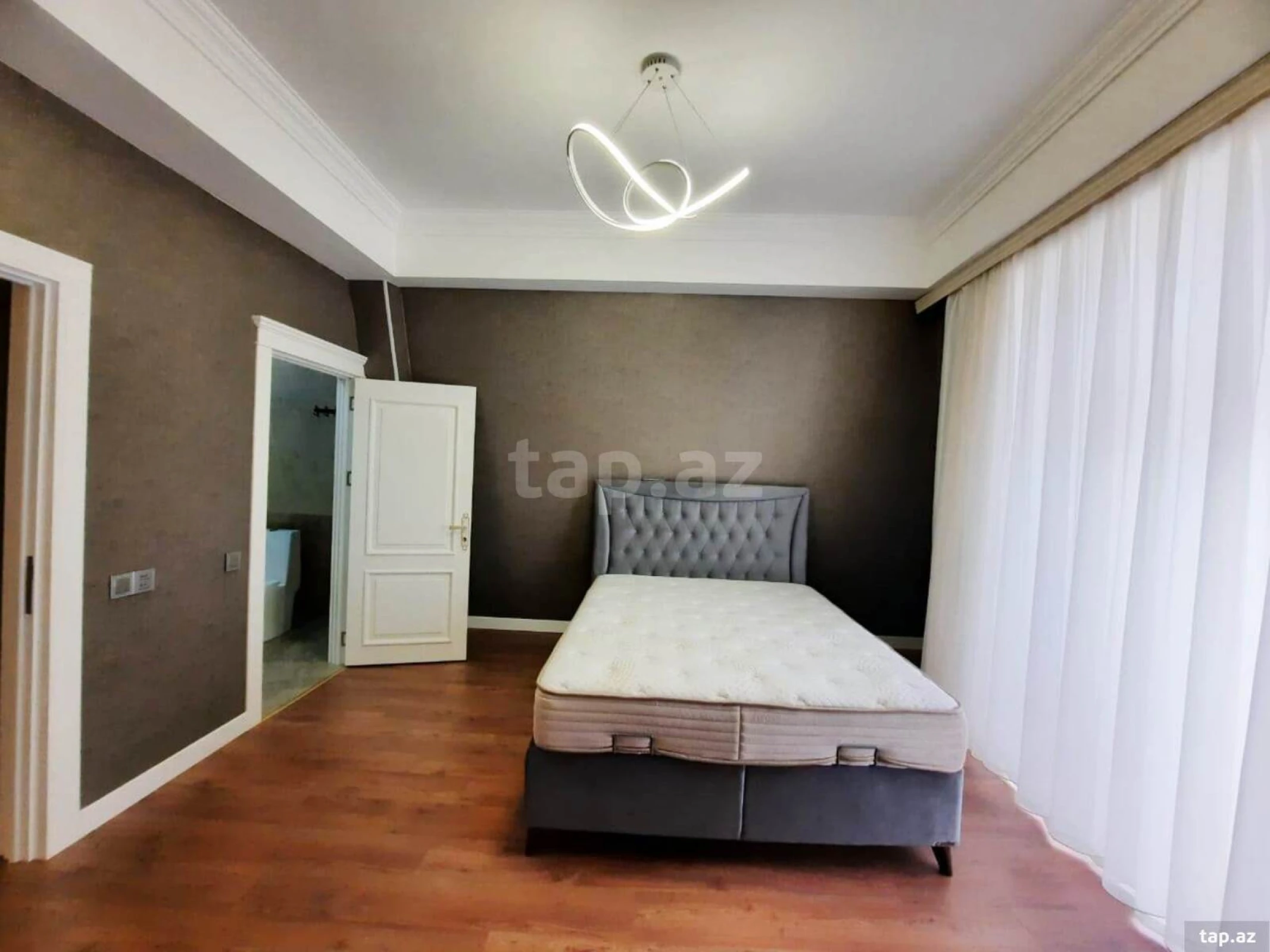 Kirayə verilir 4 otaqlı yeni tikili 160 m²