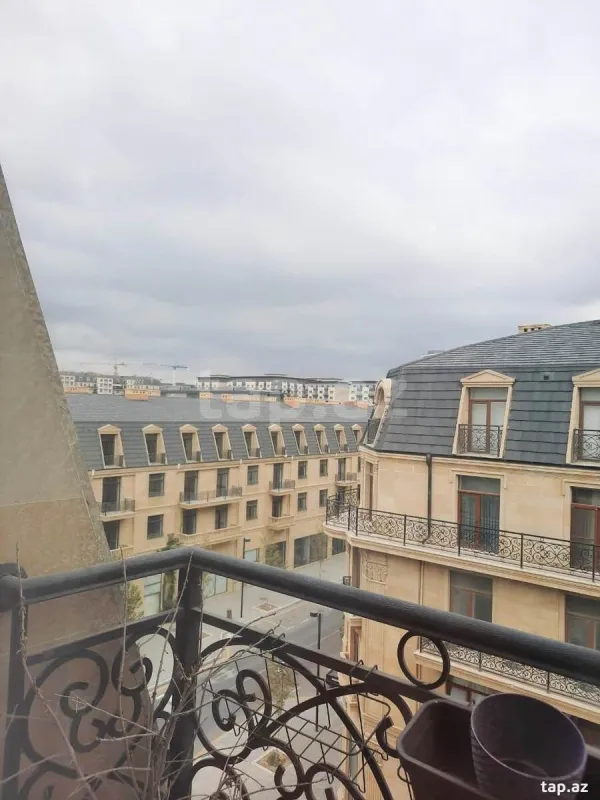 Kirayə verilir 4 otaqlı yeni tikili 160 m²