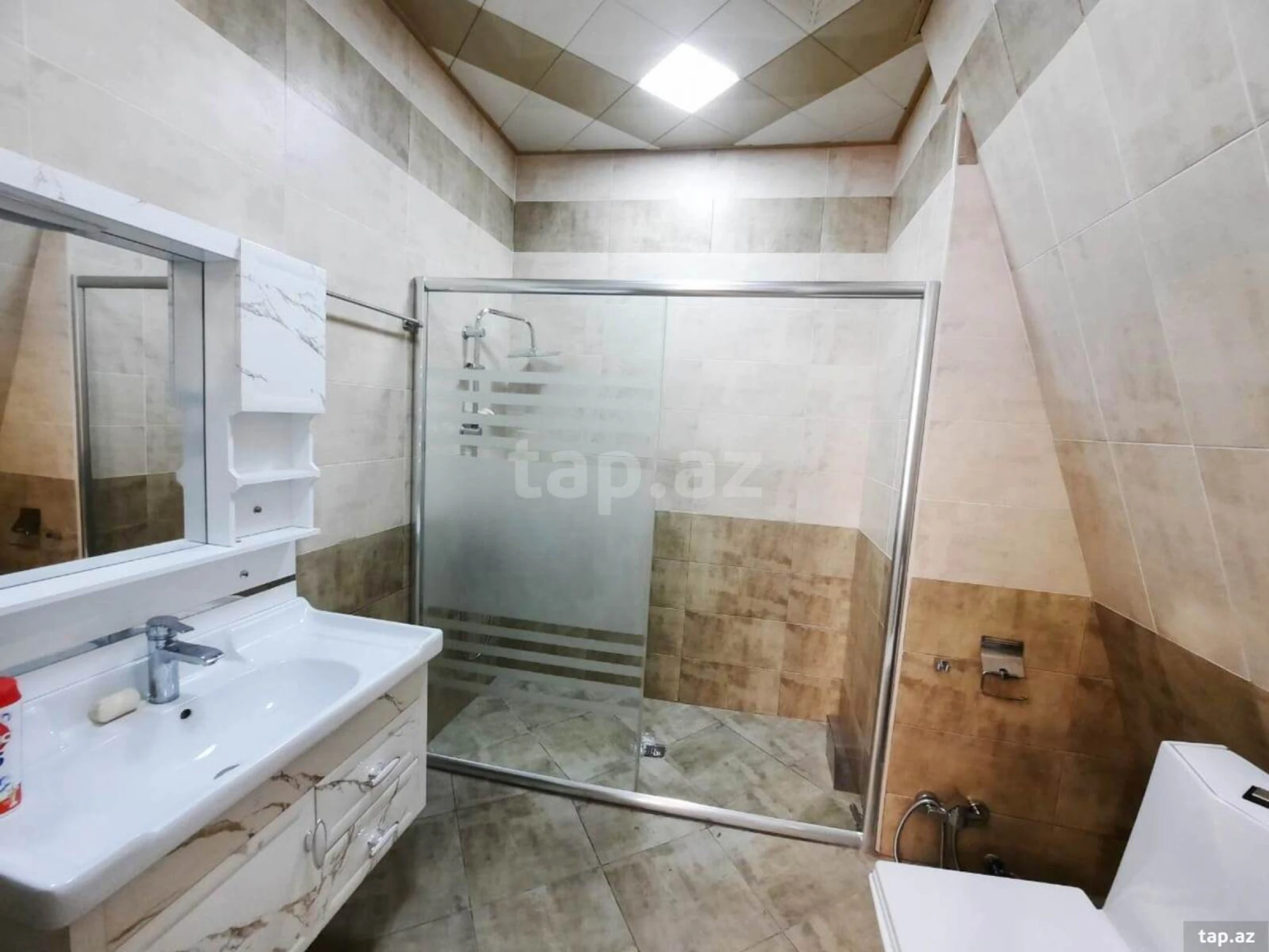 Kirayə verilir 4 otaqlı yeni tikili 160 m²