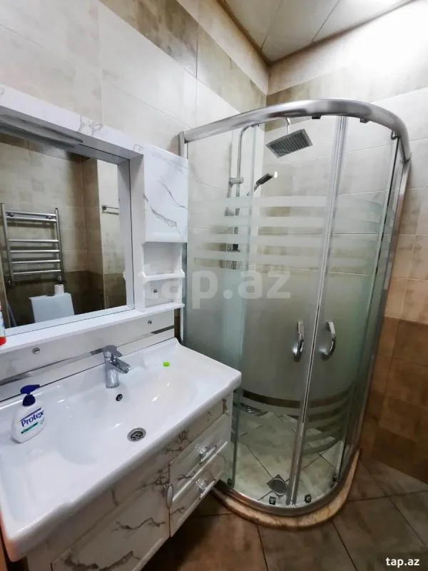 Kirayə verilir 4 otaqlı yeni tikili 160 m²