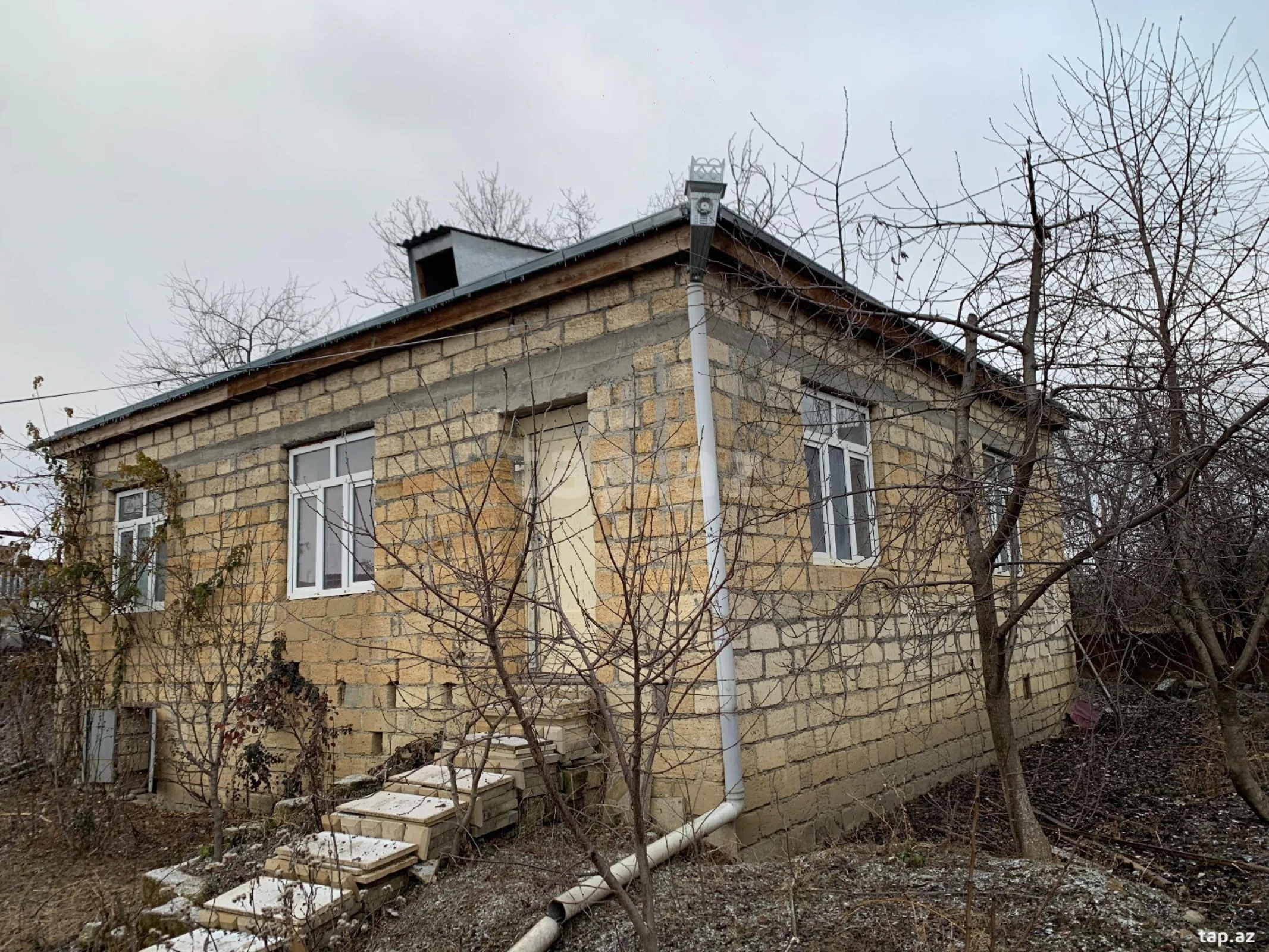 Satılır 4 otaqlı həyət evi