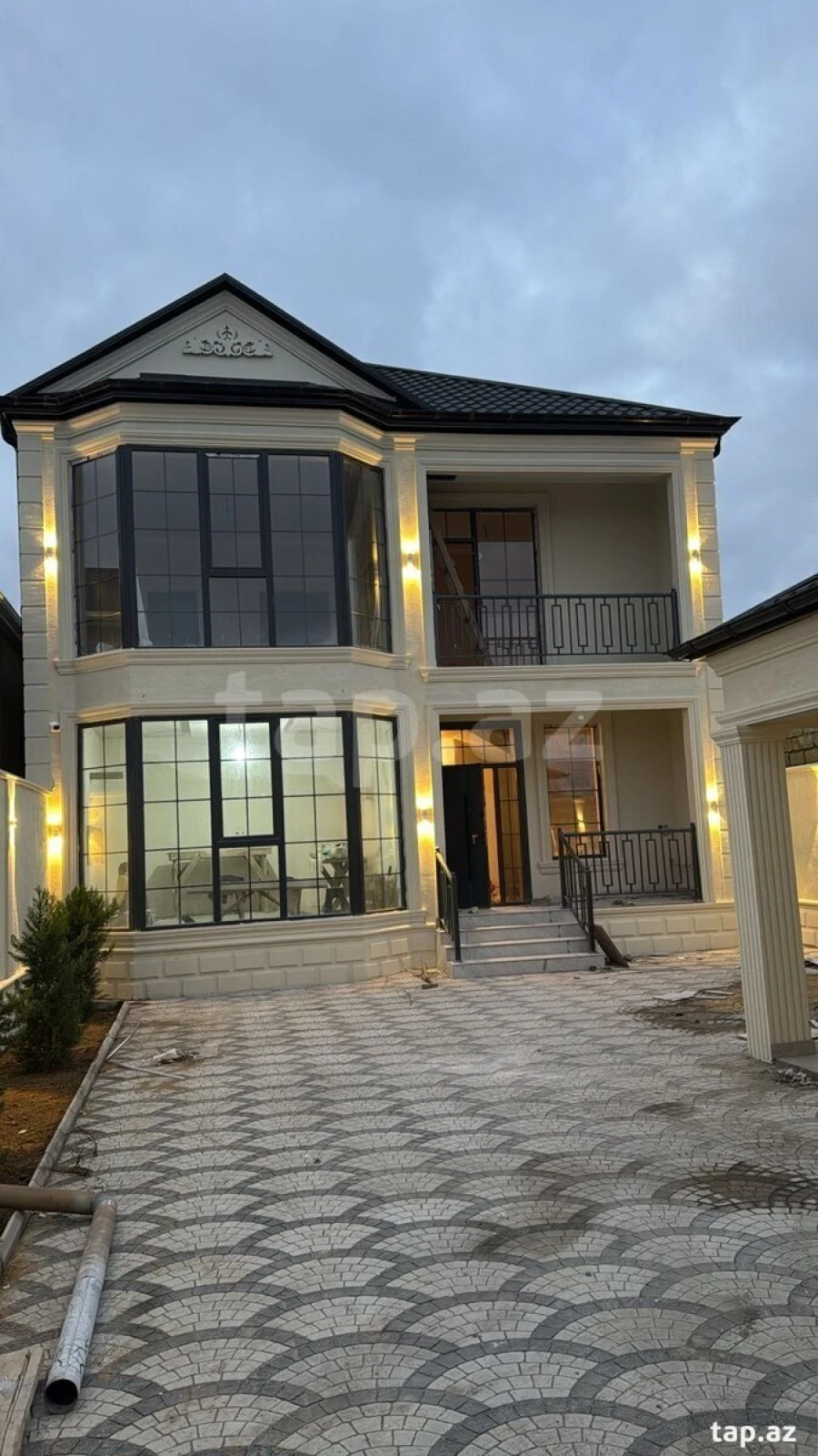 Satılır 6 otaqlı həyət evi