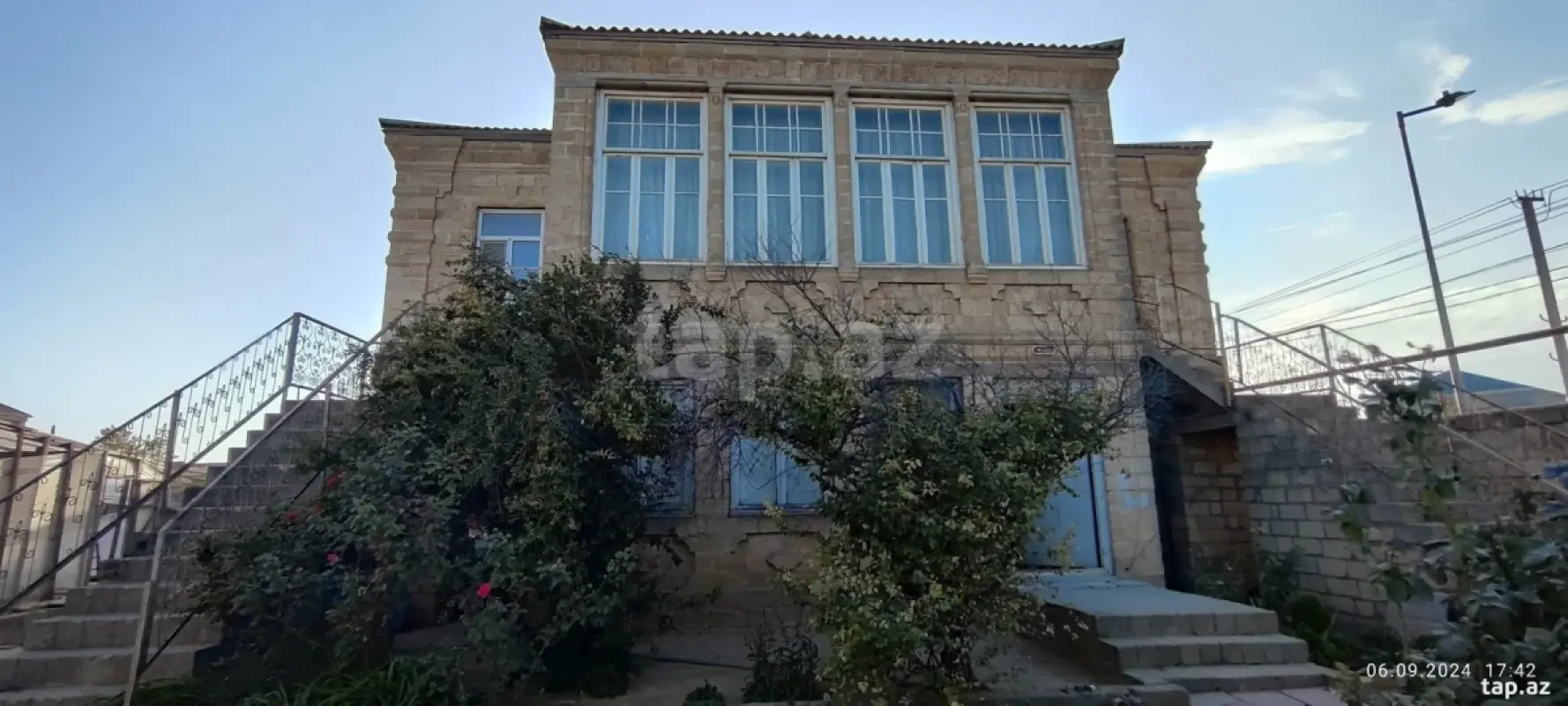 Satılır 9 otaqlı həyət evi 310 m²