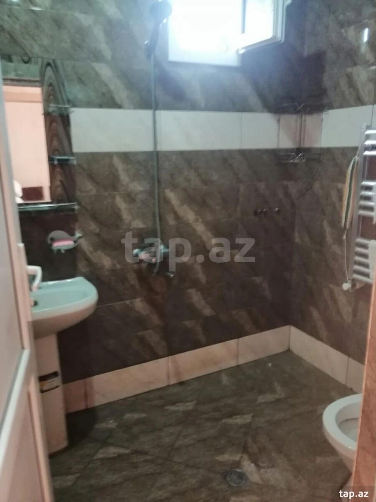 Kirayə verilir 3 otaqlı həyət evi