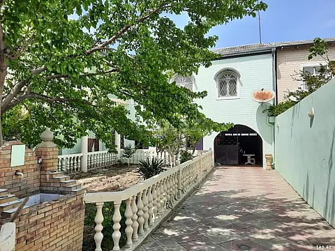 Satılır 5 otaqlı həyət evi