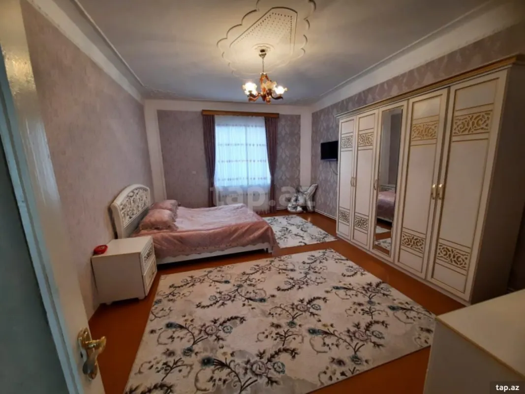 Satılır 5 otaqlı həyət evi