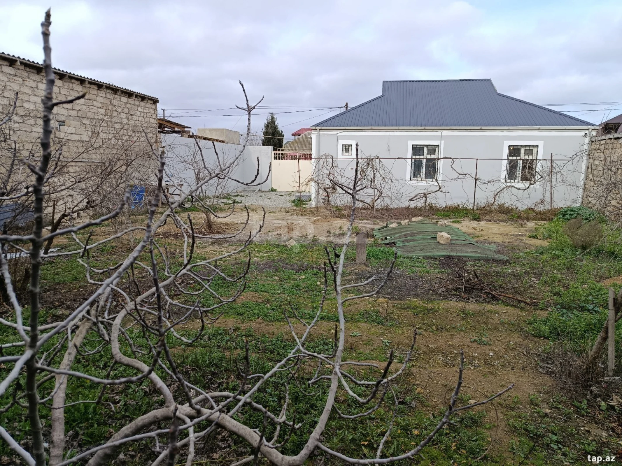 Satılır 3 otaqlı həyət evi